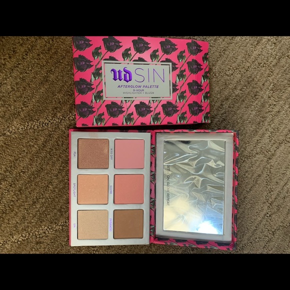 Urban decay blush/ highlighter - Picture 3 of 5
